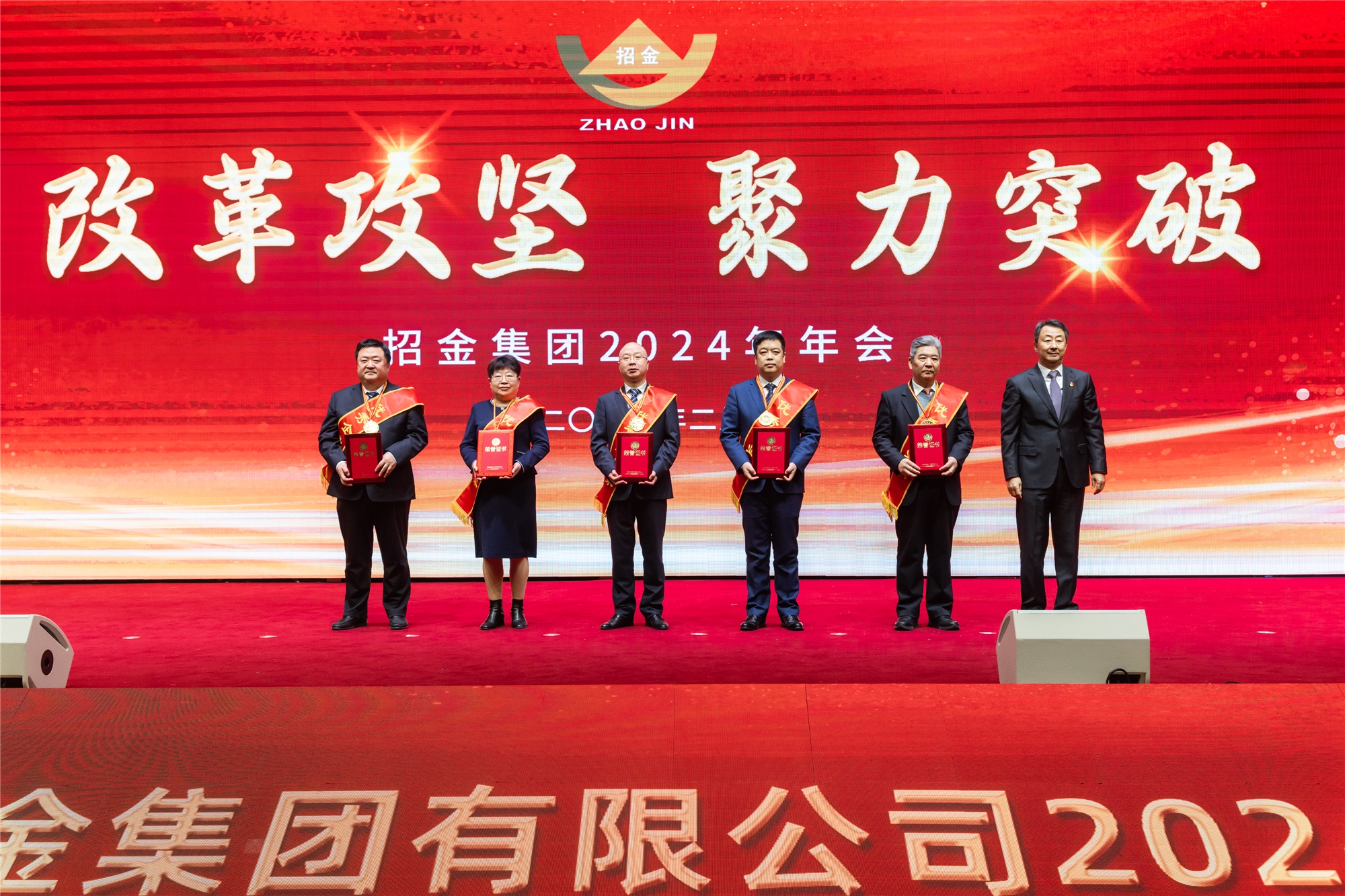 1706939371748082253.jpg 孫傳武頒發(fā)優(yōu)秀企業(yè)家獎.jpg